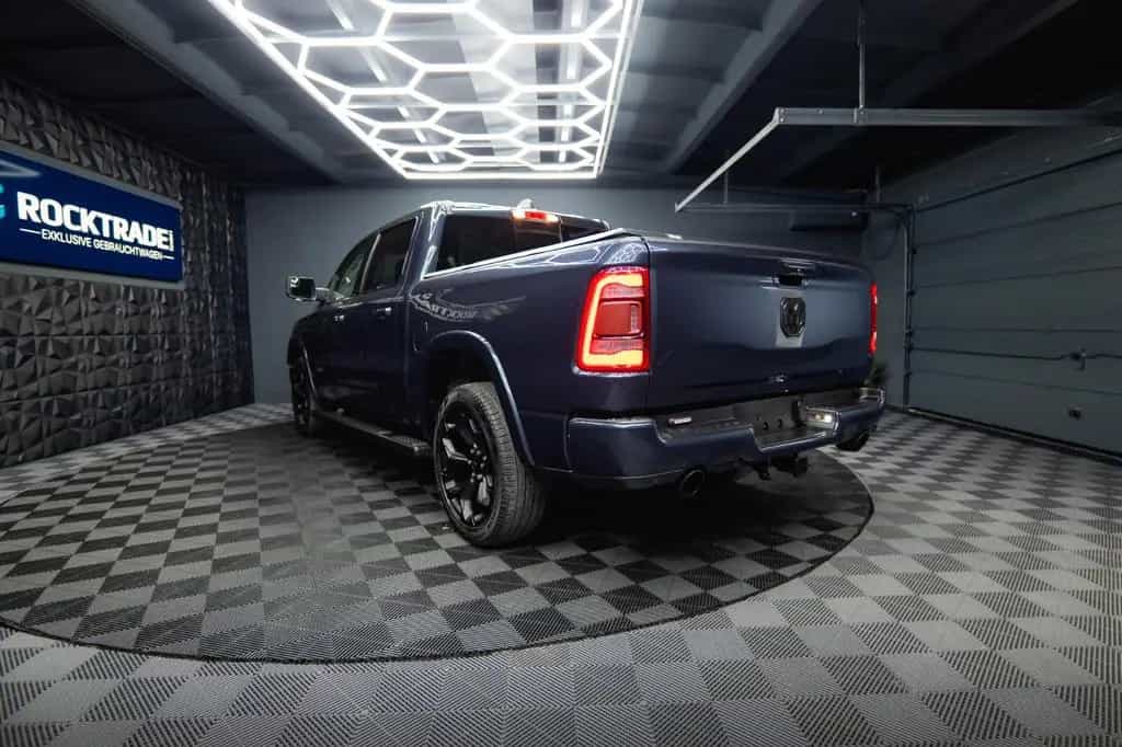 Dodge RAM 5.7 V8 HEMI 4x4 NIGHT-Paket LARAMIE 22 Zoll 10/2021-photo-17