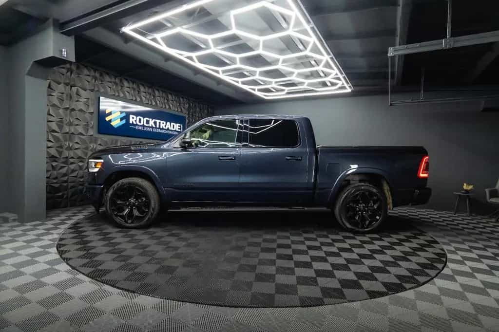 Dodge RAM 5.7 V8 HEMI 4x4 NIGHT-Paket LARAMIE 22 Zoll 10/2021-photo-19