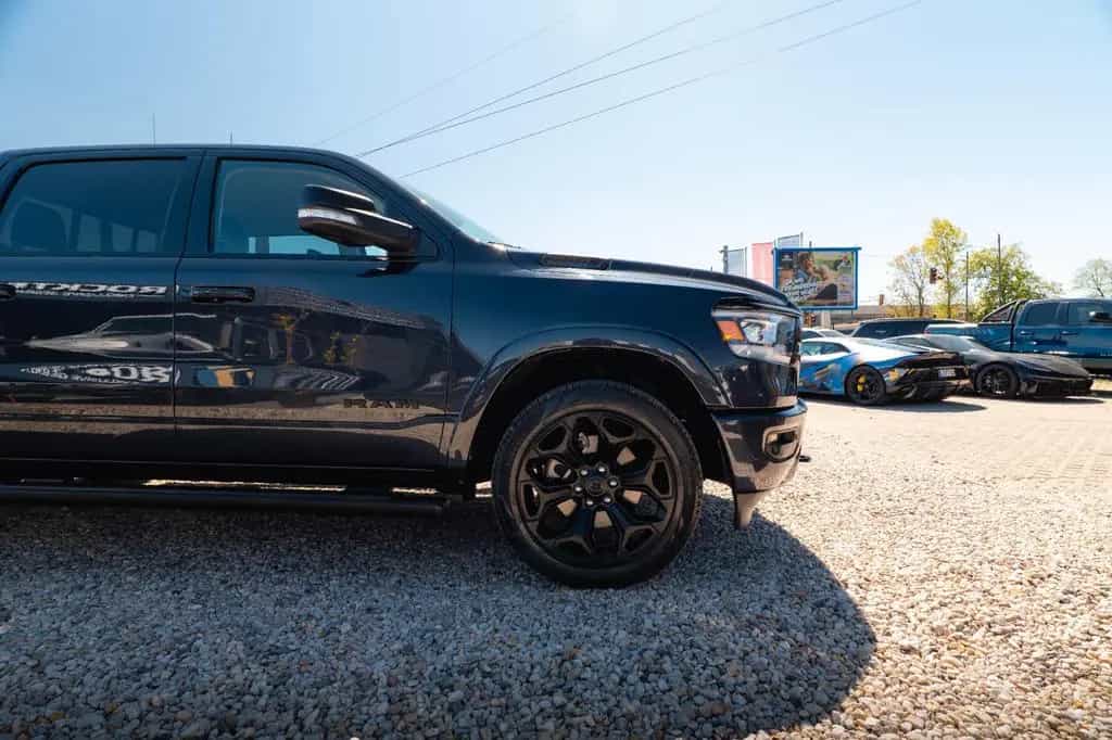 Dodge RAM 5.7 V8 HEMI 4x4 NIGHT-Paket LARAMIE 22 Zoll 10/2021-photo-23