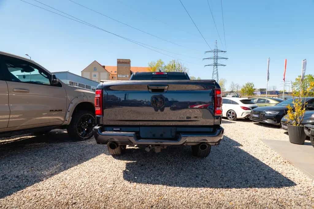 Dodge RAM 5.7 V8 HEMI 4x4 NIGHT-Paket LARAMIE 22 Zoll 10/2021-photo-25