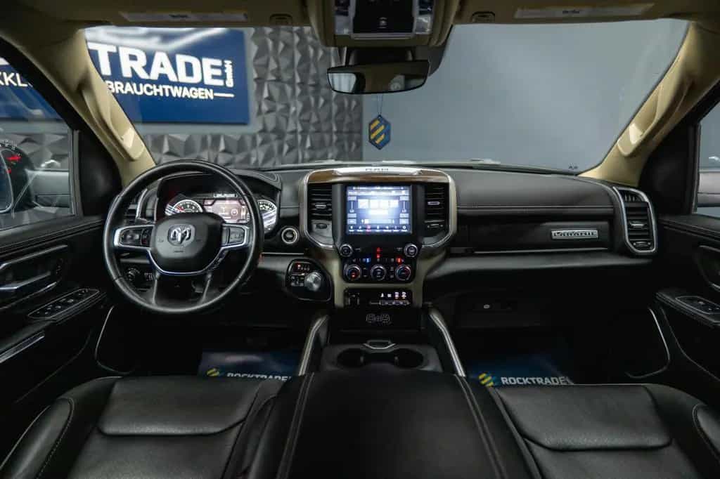 Dodge RAM 5.7 V8 HEMI 4x4 NIGHT-Paket LARAMIE 22 Zoll 10/2021-photo-28