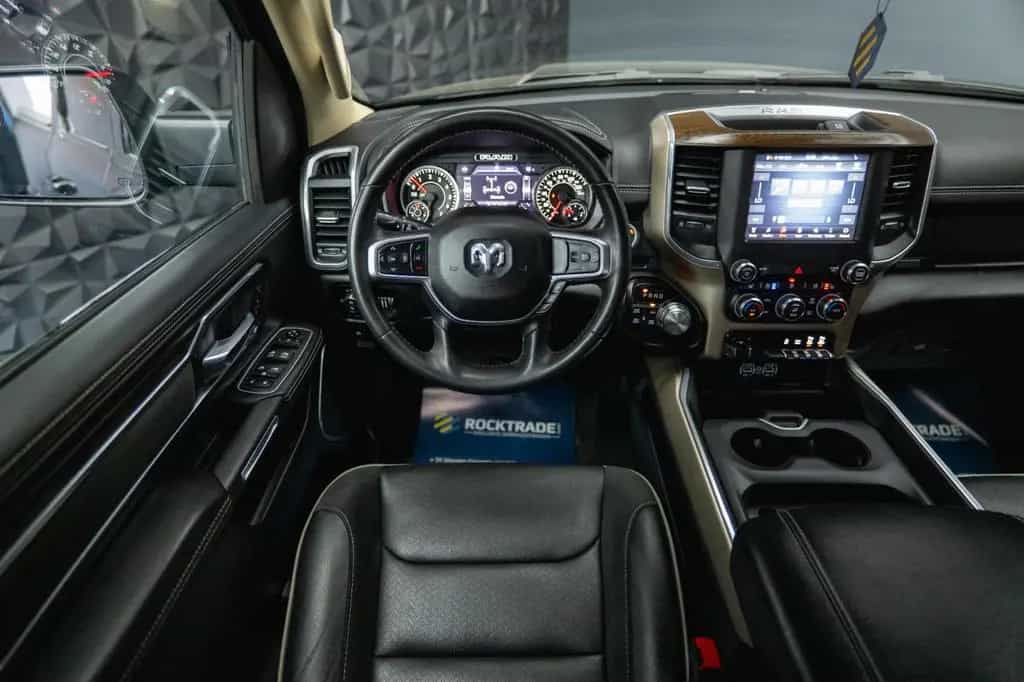 Dodge RAM 5.7 V8 HEMI 4x4 NIGHT-Paket LARAMIE 22 Zoll 10/2021-photo-29