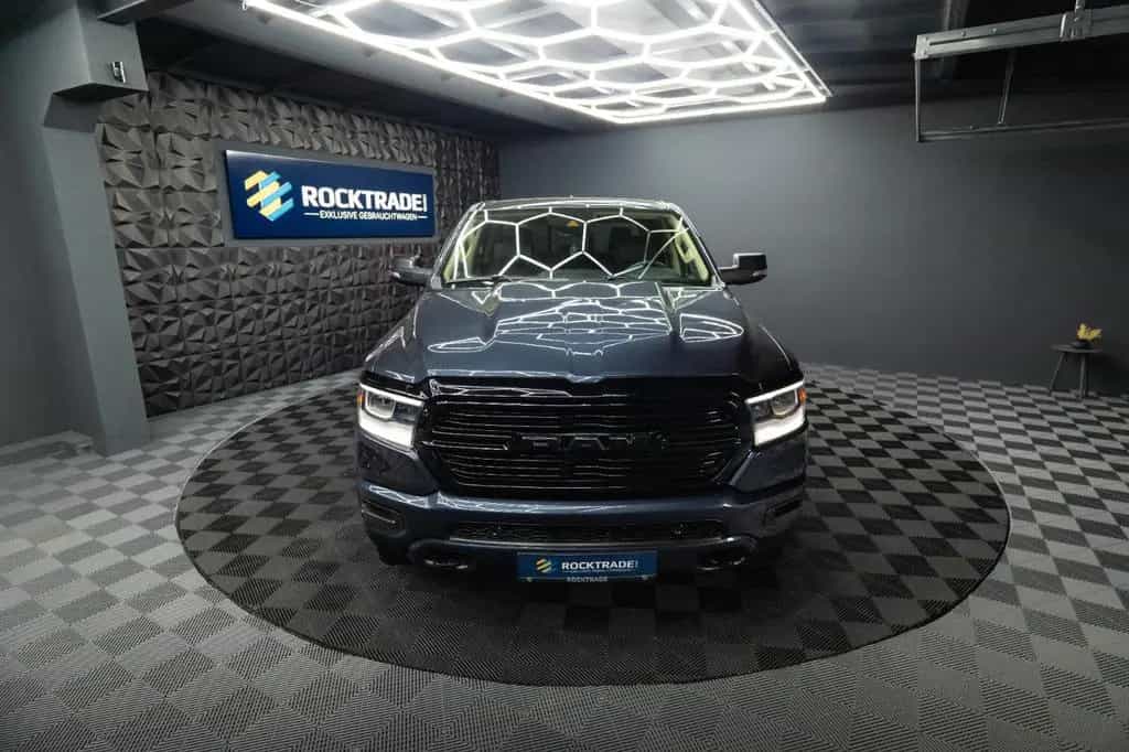 Dodge RAM 5.7 V8 HEMI 4x4 NIGHT-Paket LARAMIE 22 Zoll 10/2021-photo-3