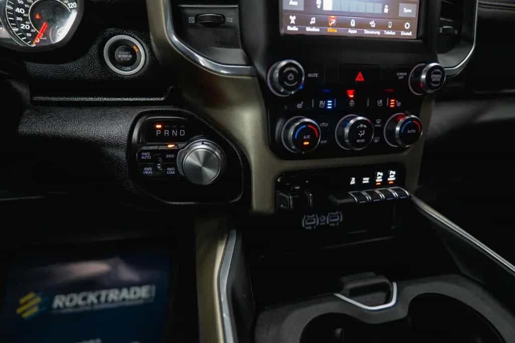 Dodge RAM 5.7 V8 HEMI 4x4 NIGHT-Paket LARAMIE 22 Zoll 10/2021-photo-30