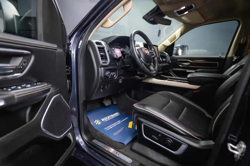Dodge RAM 5.7 V8 HEMI 4x4 NIGHT-Paket LARAMIE 22 Zoll 10/2021-photo-36