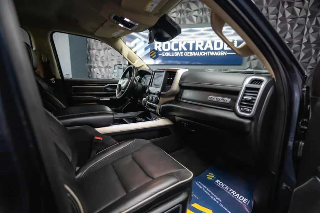 Dodge RAM 5.7 V8 HEMI 4x4 NIGHT-Paket LARAMIE 22 Zoll 10/2021-photo-46