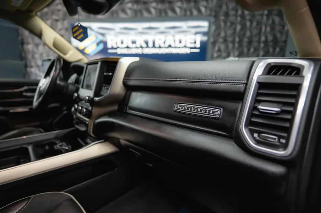 Dodge RAM 5.7 V8 HEMI 4x4 NIGHT-Paket LARAMIE 22 Zoll 10/2021-photo-47