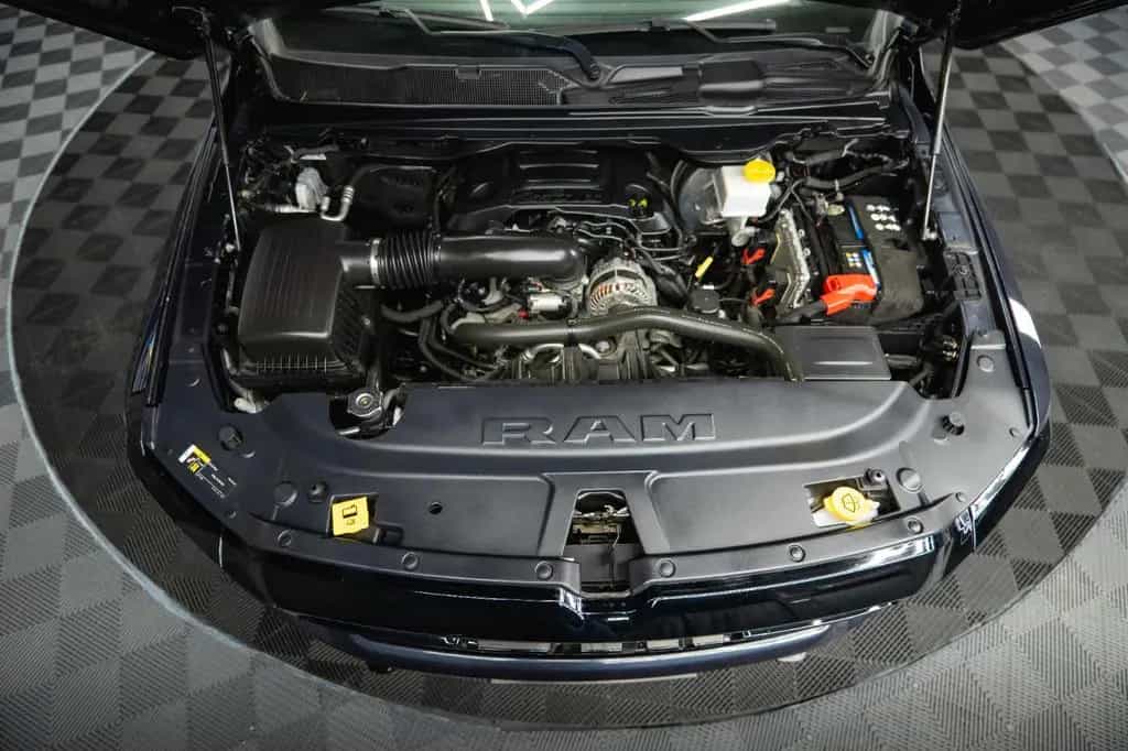 Dodge RAM 5.7 V8 HEMI 4x4 NIGHT-Paket LARAMIE 22 Zoll 10/2021-photo-49