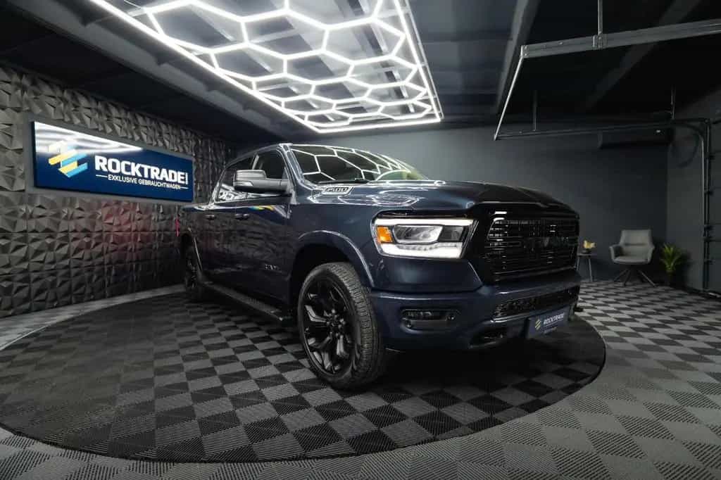 Dodge RAM 5.7 V8 HEMI 4x4 NIGHT-Paket LARAMIE 22 Zoll 10/2021-photo-6