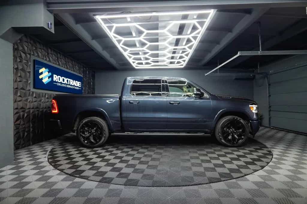 Dodge RAM 5.7 V8 HEMI 4x4 NIGHT-Paket LARAMIE 22 Zoll 10/2021-photo-8