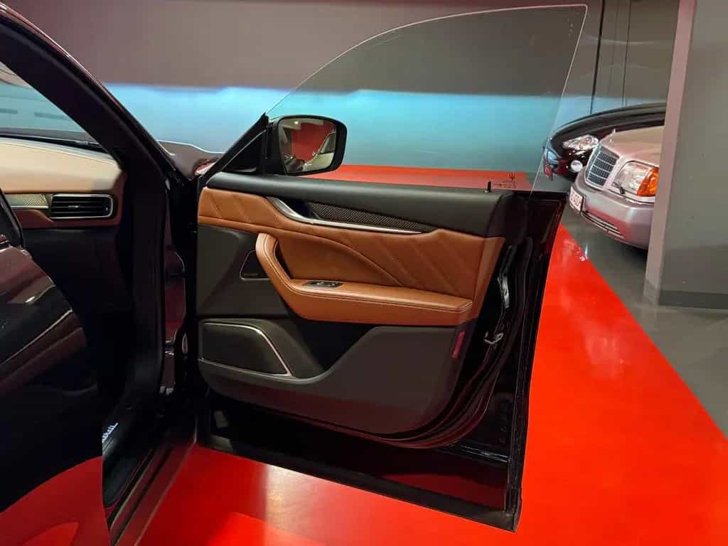 Maserati Levante /3.8 V8/530 PS/GTS/Q4/PANO/1.HAND/PERFEKT 05/2021-photo-17
