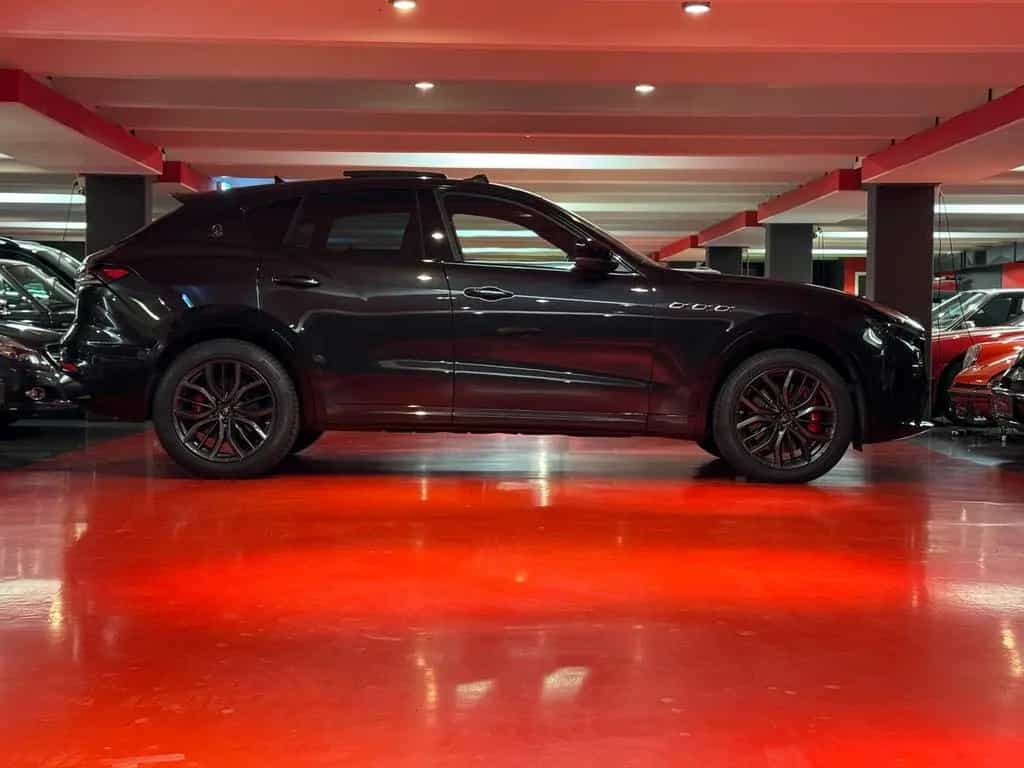 Maserati Levante /3.8 V8/530 PS/GTS/Q4/PANO/1.HAND/PERFEKT 05/2021-photo-28