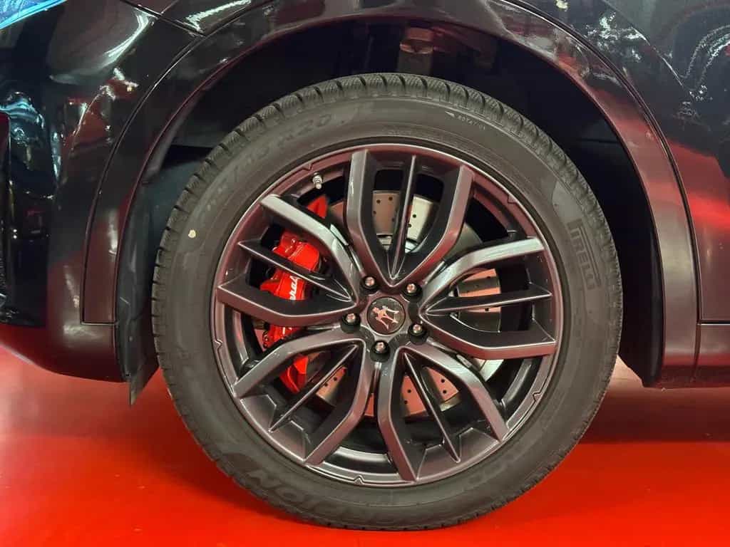Maserati Levante /3.8 V8/530 PS/GTS/Q4/PANO/1.HAND/PERFEKT 05/2021-photo-33