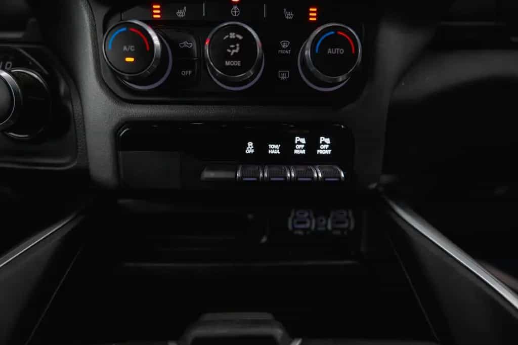 Dodge RAM 5.7 V8 HEMI 4x4 Night LARAMIE LONGBED 19% 01/2022-photo-26