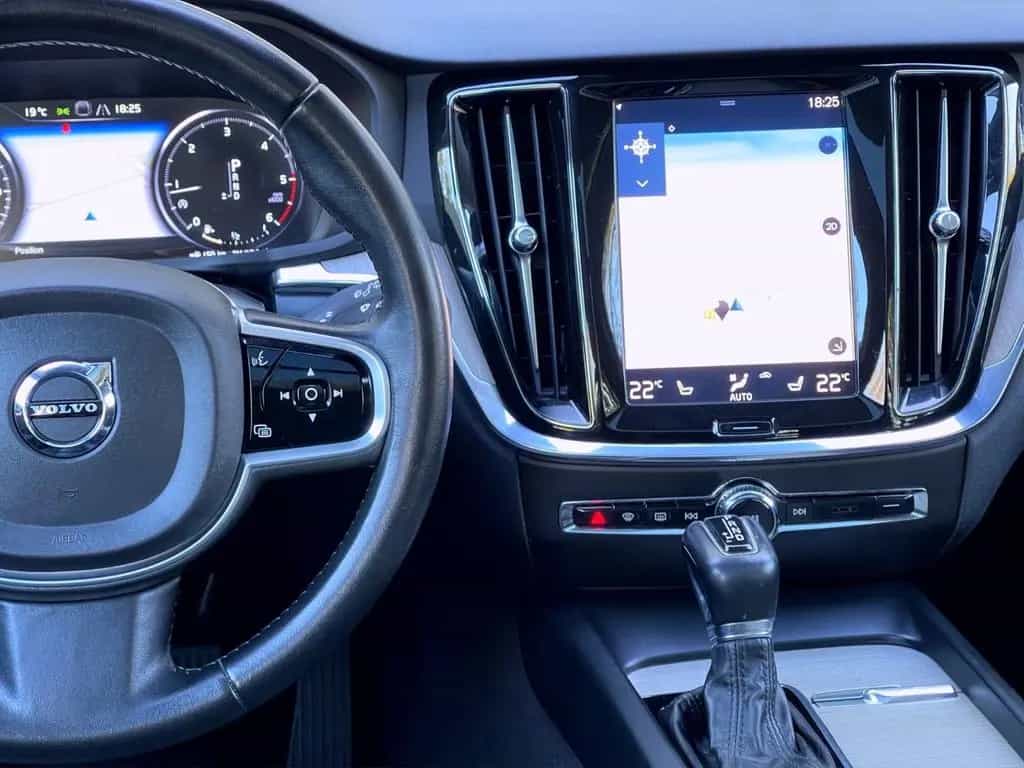 Volvo V60 CROSS COUNTRY PRO AWD AHK PANORAMA GARANTIE 11/2019-photo-17