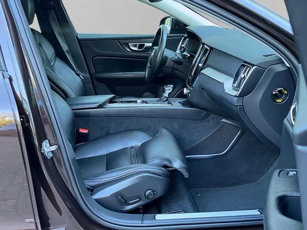 Volvo V60 CROSS COUNTRY PRO AWD AHK PANORAMA GARANTIE 11/2019-photo-22