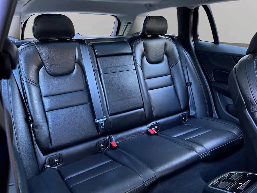 Volvo V60 CROSS COUNTRY PRO AWD AHK PANORAMA GARANTIE 11/2019-photo-27