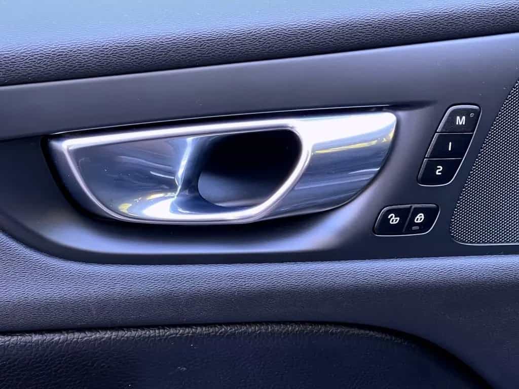 Volvo V60 CROSS COUNTRY PRO AWD AHK PANORAMA GARANTIE 11/2019-photo-43