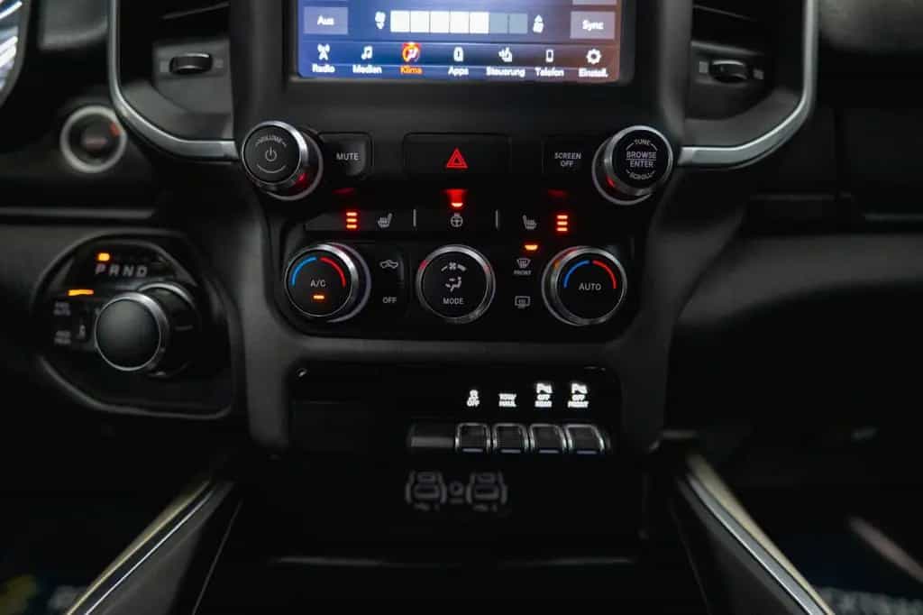 Dodge RAM 5.7 V8 HEMI 4x4 OFFROAD Night Limited 19% 01/2020-photo-28