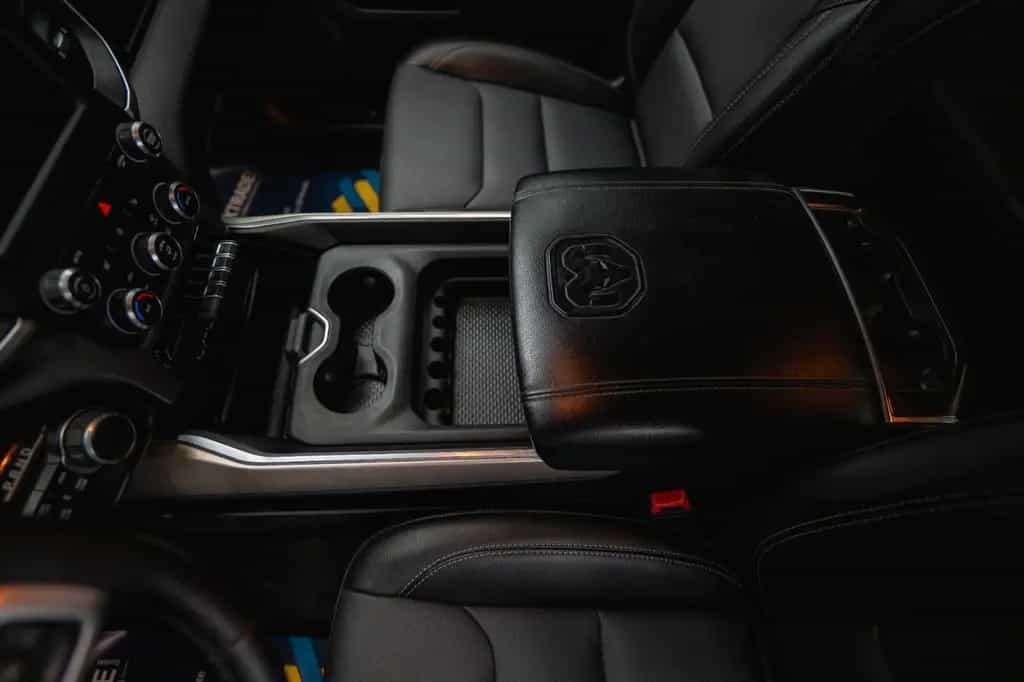 Dodge RAM 5.7 V8 HEMI 4x4 OFFROAD Night Limited 19% 01/2020-photo-36