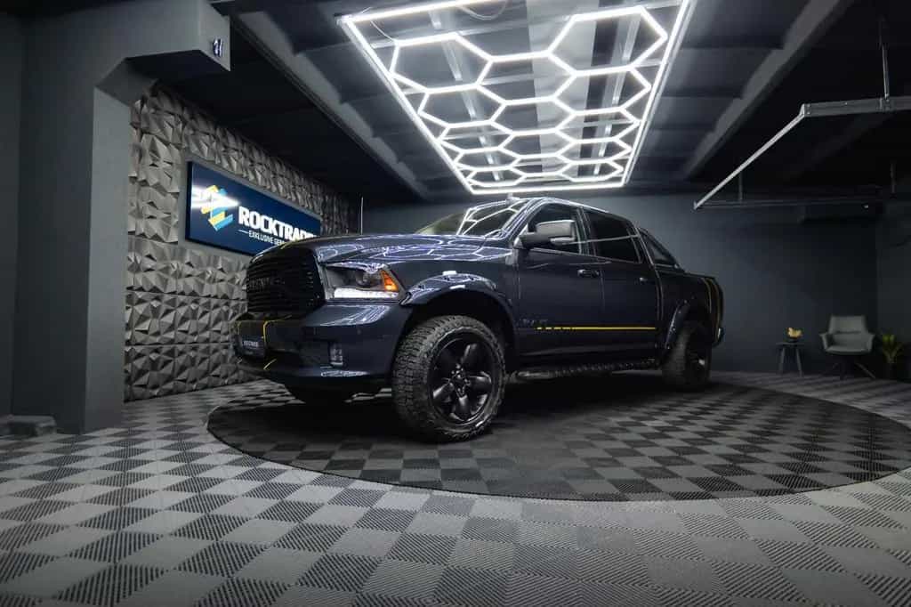 Dodge RAM 5.7 V8 HEMI 4x4 OFFROAD Night-Paket *LED*AHK 05/2018-photo-1