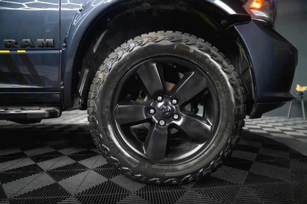 Dodge RAM 5.7 V8 HEMI 4x4 OFFROAD Night-Paket *LED*AHK 05/2018-photo-11