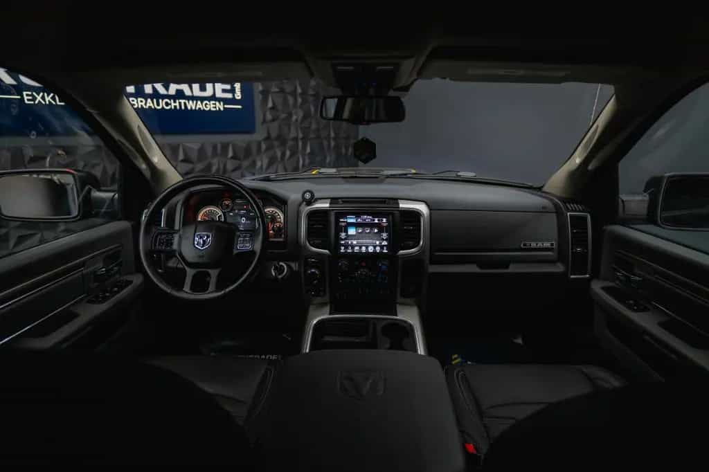 Dodge RAM 5.7 V8 HEMI 4x4 OFFROAD Night-Paket *LED*AHK 05/2018-photo-25