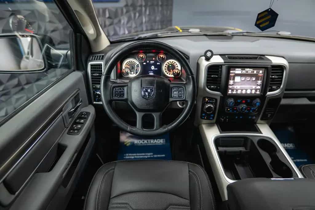 Dodge RAM 5.7 V8 HEMI 4x4 OFFROAD Night-Paket *LED*AHK 05/2018-photo-27