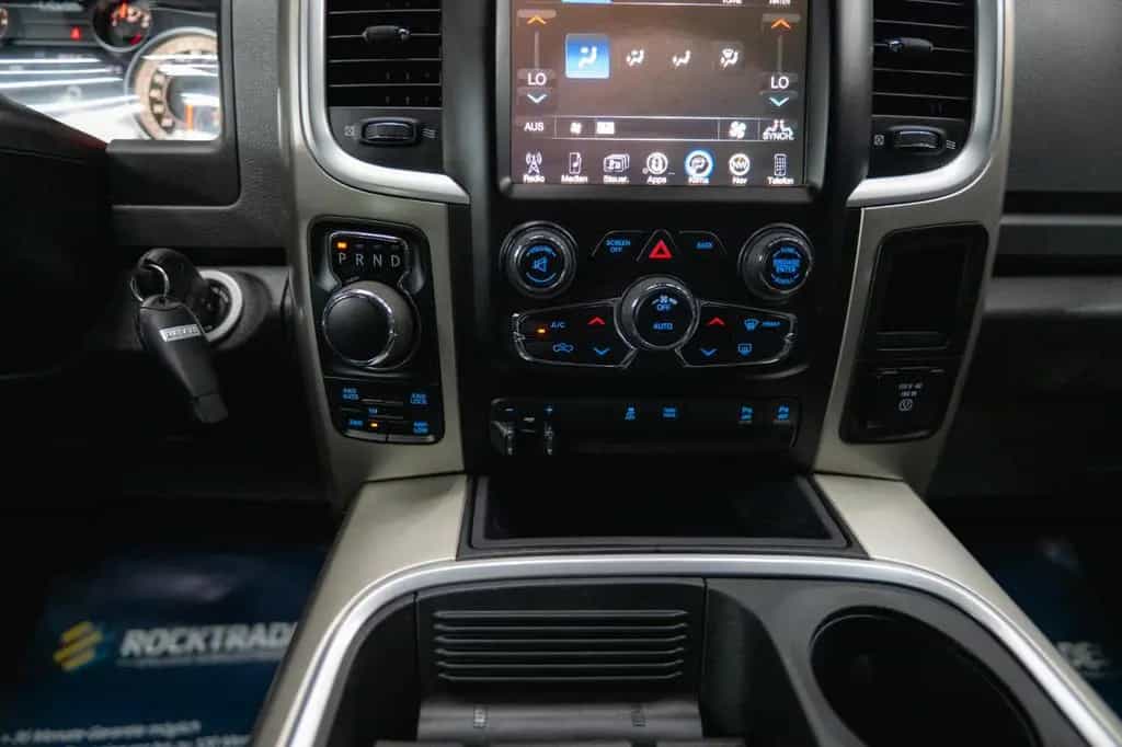 Dodge RAM 5.7 V8 HEMI 4x4 OFFROAD Night-Paket *LED*AHK 05/2018-photo-28
