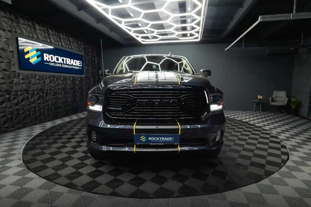 Dodge RAM 5.7 V8 HEMI 4x4 OFFROAD Night-Paket *LED*AHK 05/2018-photo-3