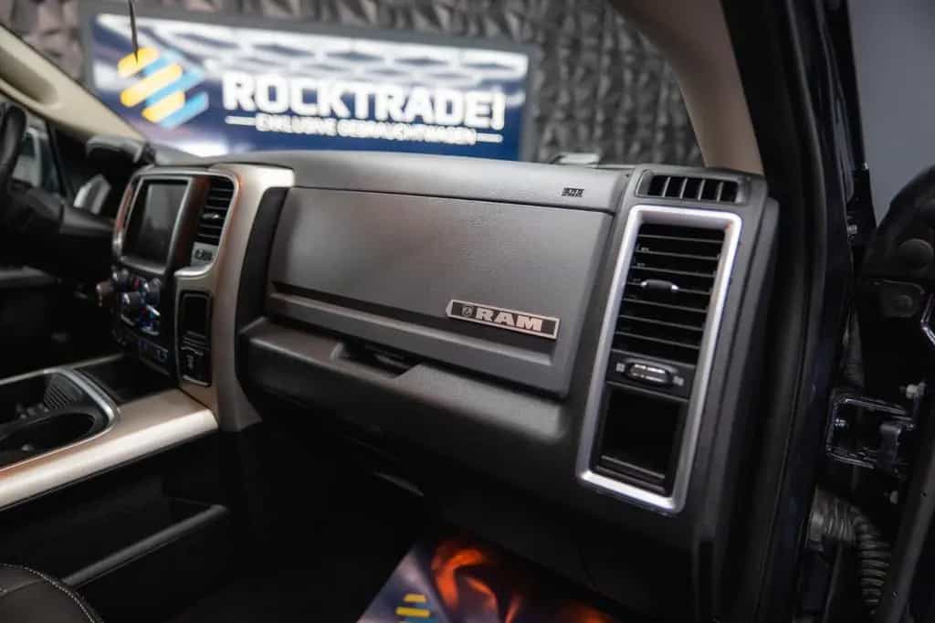 Dodge RAM 5.7 V8 HEMI 4x4 OFFROAD Night-Paket *LED*AHK 05/2018-photo-42