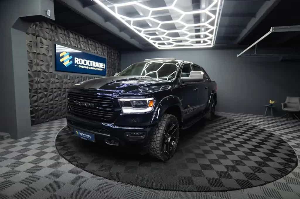 Dodge RAM 5.7 V8 HEMI 4x4 NIGHT LARAMIE *Pano*22 Zoll* 09/2022-photo-0
