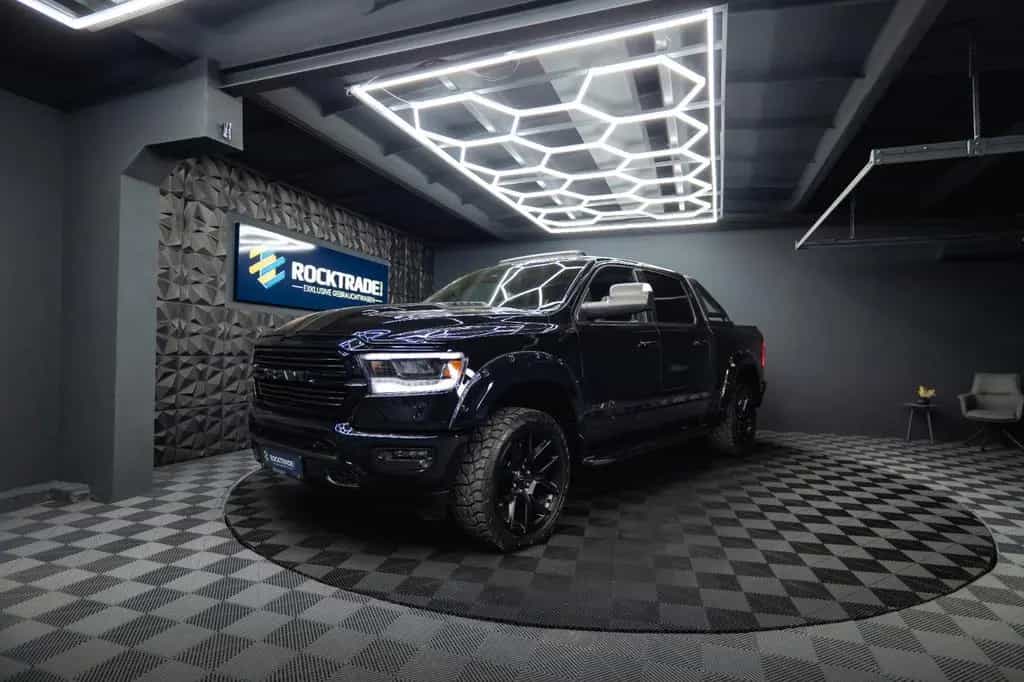 Dodge RAM 5.7 V8 HEMI 4x4 NIGHT LARAMIE *Pano*22 Zoll* 09/2022-photo-1