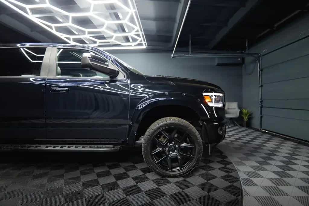 Dodge RAM 5.7 V8 HEMI 4x4 NIGHT LARAMIE *Pano*22 Zoll* 09/2022-photo-11