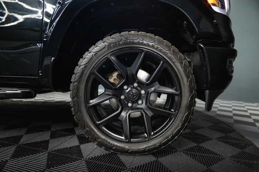 Dodge RAM 5.7 V8 HEMI 4x4 NIGHT LARAMIE *Pano*22 Zoll* 09/2022-photo-12