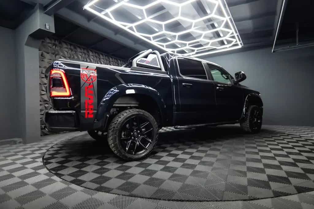 Dodge RAM 5.7 V8 HEMI 4x4 NIGHT LARAMIE *Pano*22 Zoll* 09/2022-photo-13