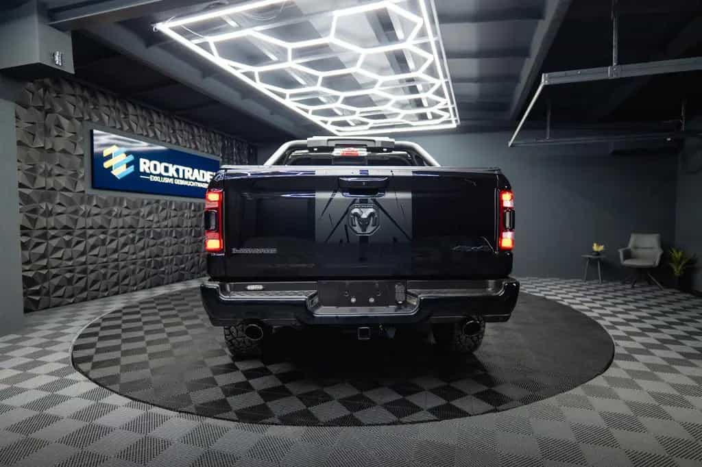 Dodge RAM 5.7 V8 HEMI 4x4 NIGHT LARAMIE *Pano*22 Zoll* 09/2022-photo-17