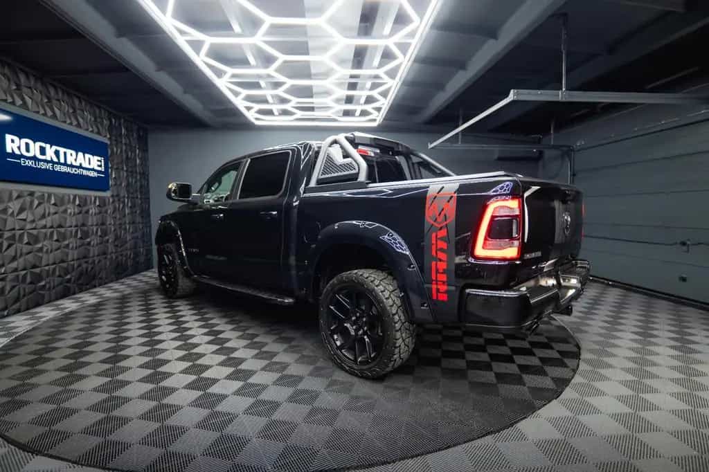 Dodge RAM 5.7 V8 HEMI 4x4 NIGHT LARAMIE *Pano*22 Zoll* 09/2022-photo-19