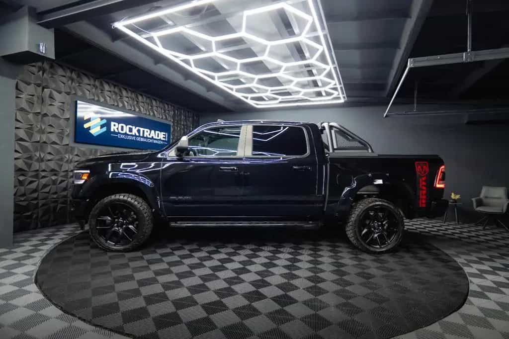 Dodge RAM 5.7 V8 HEMI 4x4 NIGHT LARAMIE *Pano*22 Zoll* 09/2022-photo-20