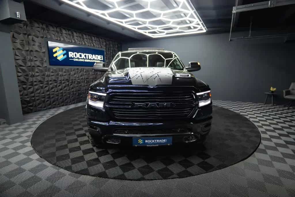 Dodge RAM 5.7 V8 HEMI 4x4 NIGHT LARAMIE *Pano*22 Zoll* 09/2022-photo-3
