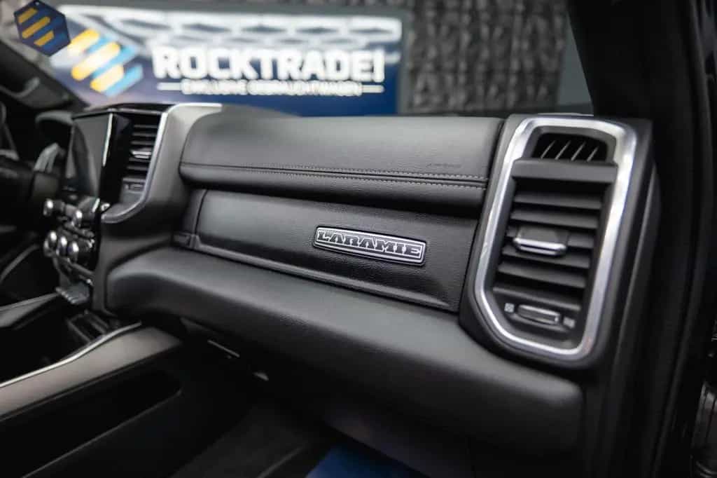 Dodge RAM 5.7 V8 HEMI 4x4 NIGHT LARAMIE *Pano*22 Zoll* 09/2022-photo-40