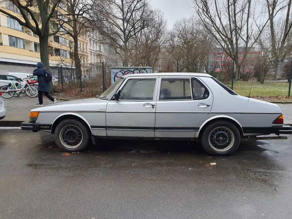 Saab 900 900 i BJ 1985 "Krokodil", Schiebedach... 04/1985-photo-1