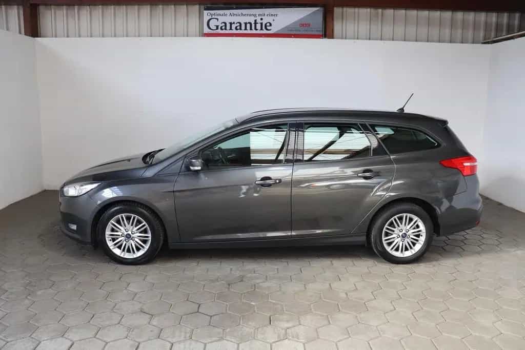 Ford Focus Turnier Business 1.0 EcoBoost NAVI*SHZ*PDC 12/2017-photo-3