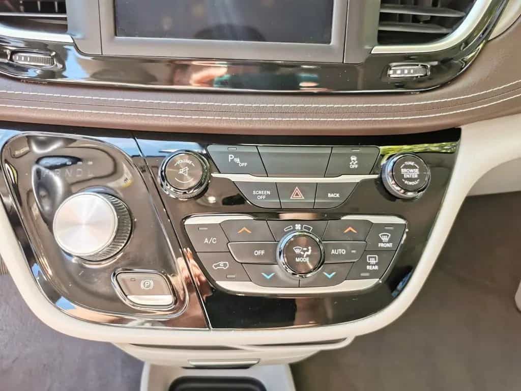 Chrysler Pacifica 07/2017-photo-11