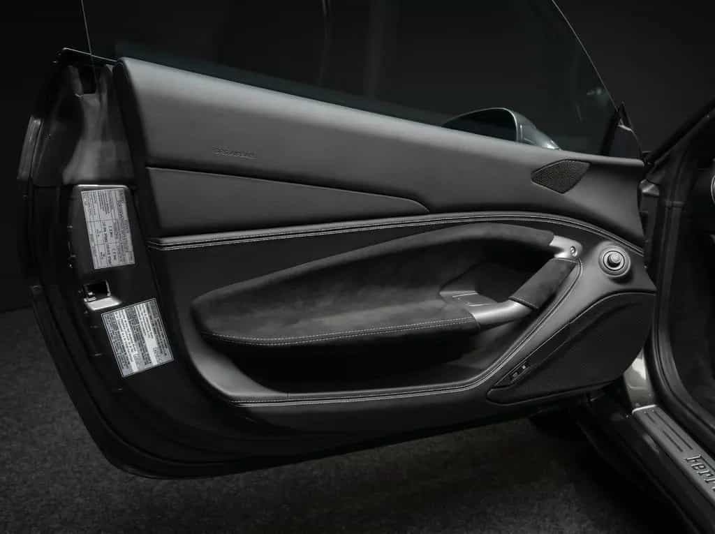 Ferrari F8 Spider | Lift | Carbon |Passenger 06/2023-photo-13