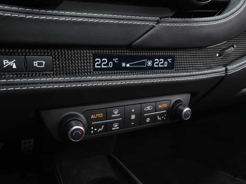 Ferrari F8 Spider | Lift | Carbon |Passenger 06/2023-photo-15