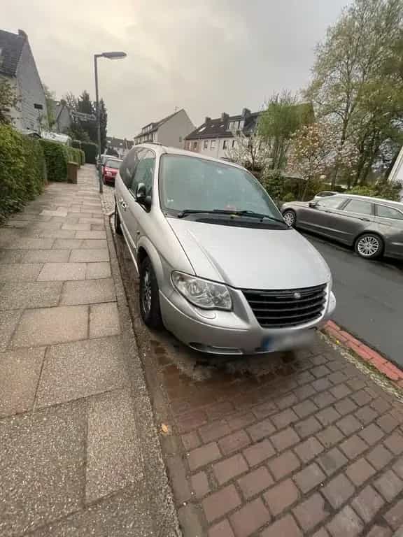 Chrysler Voyager 2.8 Diesel 06/2004-photo-1