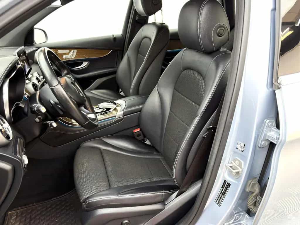 Mercedes-Benz GLC 250 4Matic *LED*SHZ*Navi*RFK* 08/2017-photo-3