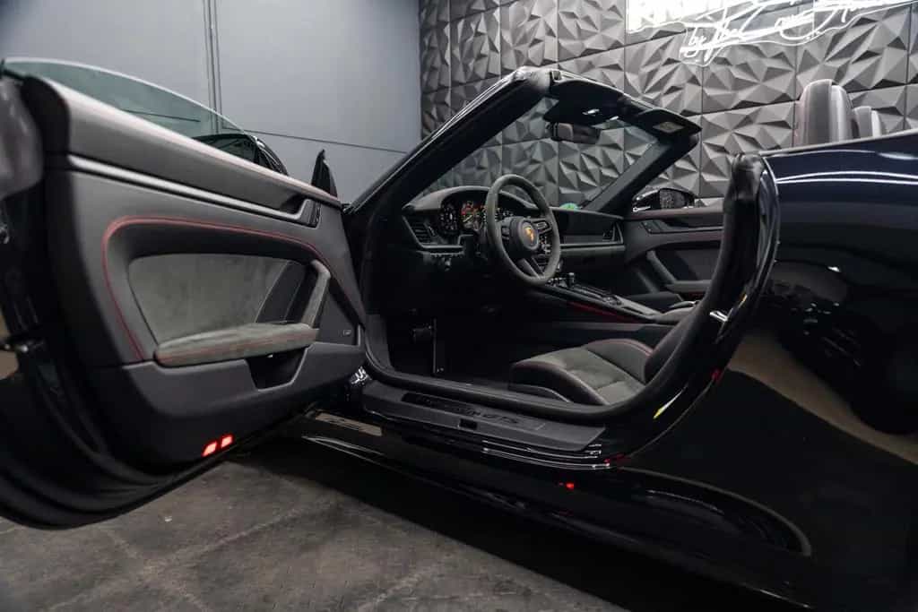 Porsche GTS | Cabrio | Lift | Approved 04/2022-photo-26
