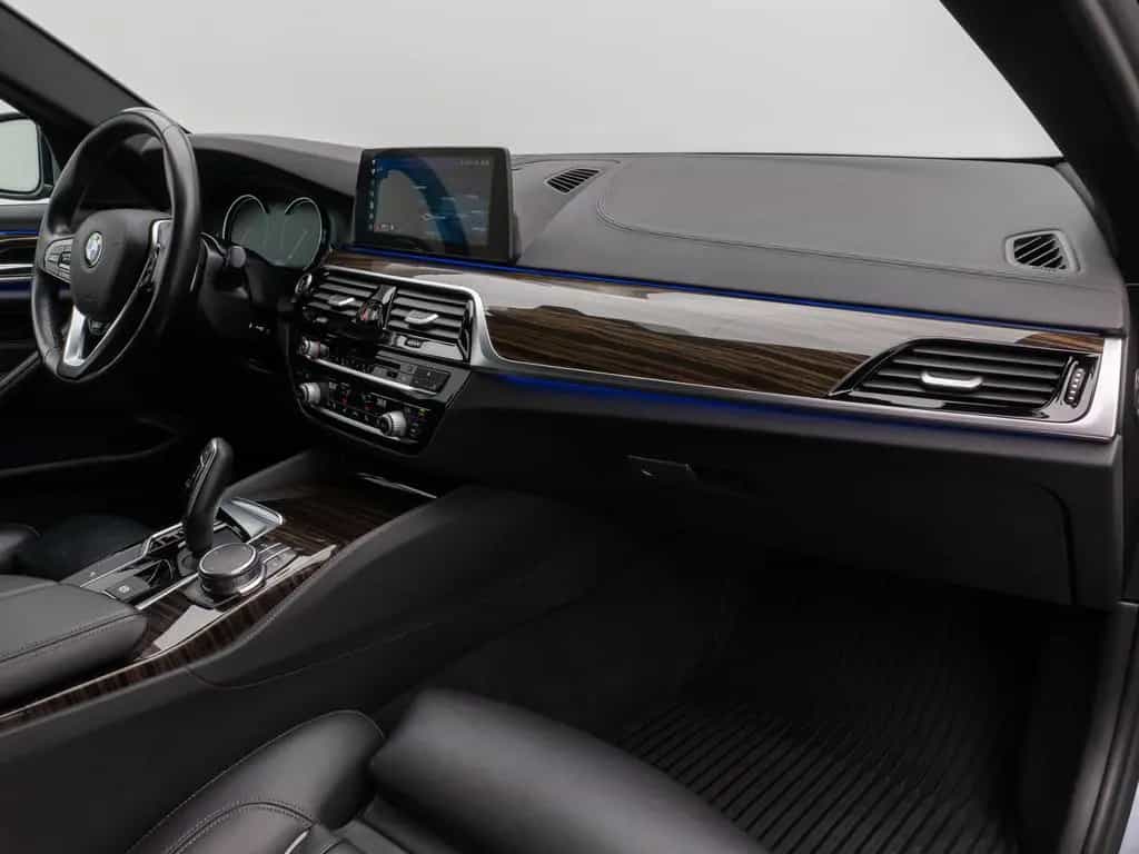 BMW 5 Series 540i xD Luxury Line Kamera HUD HiFi Komfort AHK 04/2018-photo-23